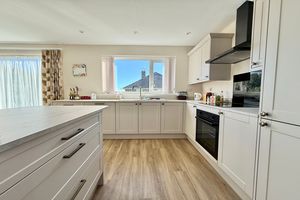 Re-styled Kitchen/Breakfast Room- click for photo gallery